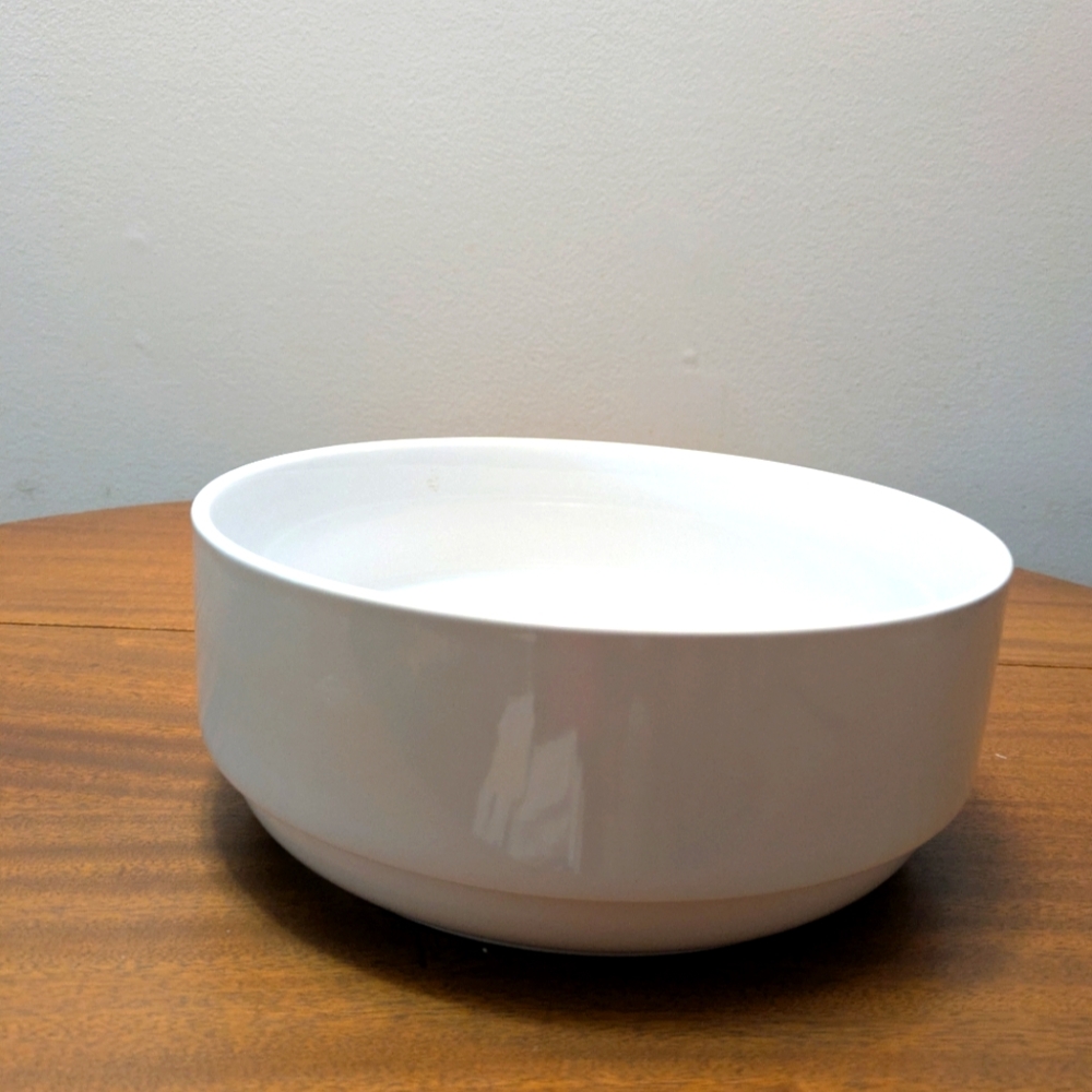 Pier 1 Stoneware Serving Bowl.  10" Round.  Perfect Condition.